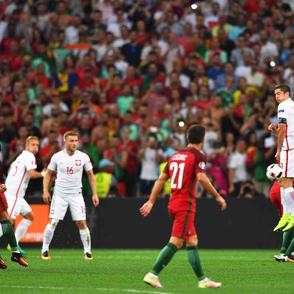  莱万接班人浮现，拜仁新援中锋连续四轮破门  