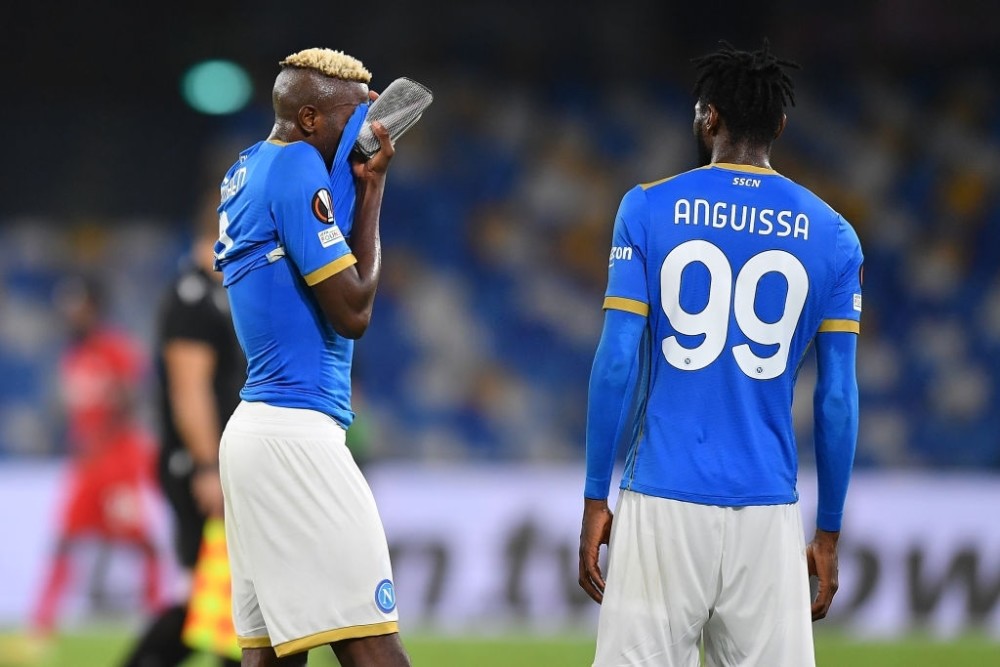  那不勒斯防线崩盘，奥斯梅恩戴帽难救主  